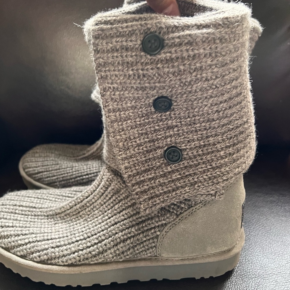 Ugh knit grey boot. Size 9 worn a handful of times. Great condition